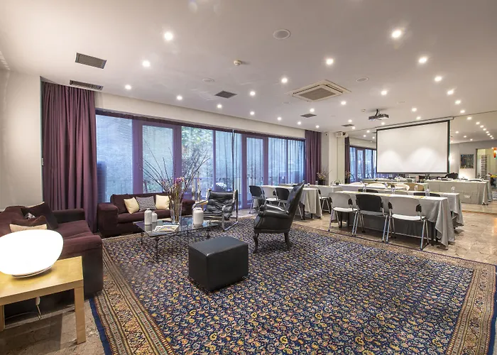 Polis Grand